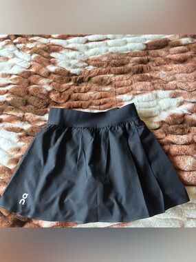 On Cloud Black Pleated Tennis Skirt